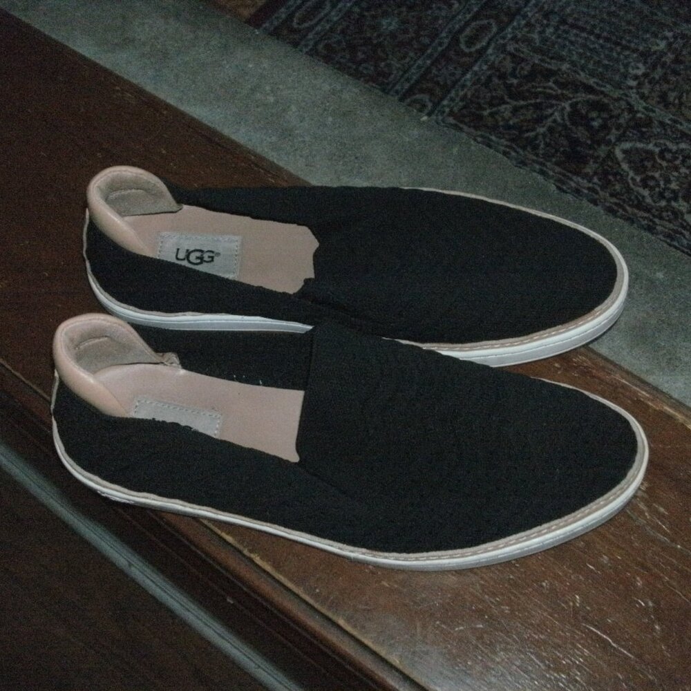 UGG Alameda Sammy Slip On Shoes Black & Tan Woven Rubber Soles Sneakers size 10